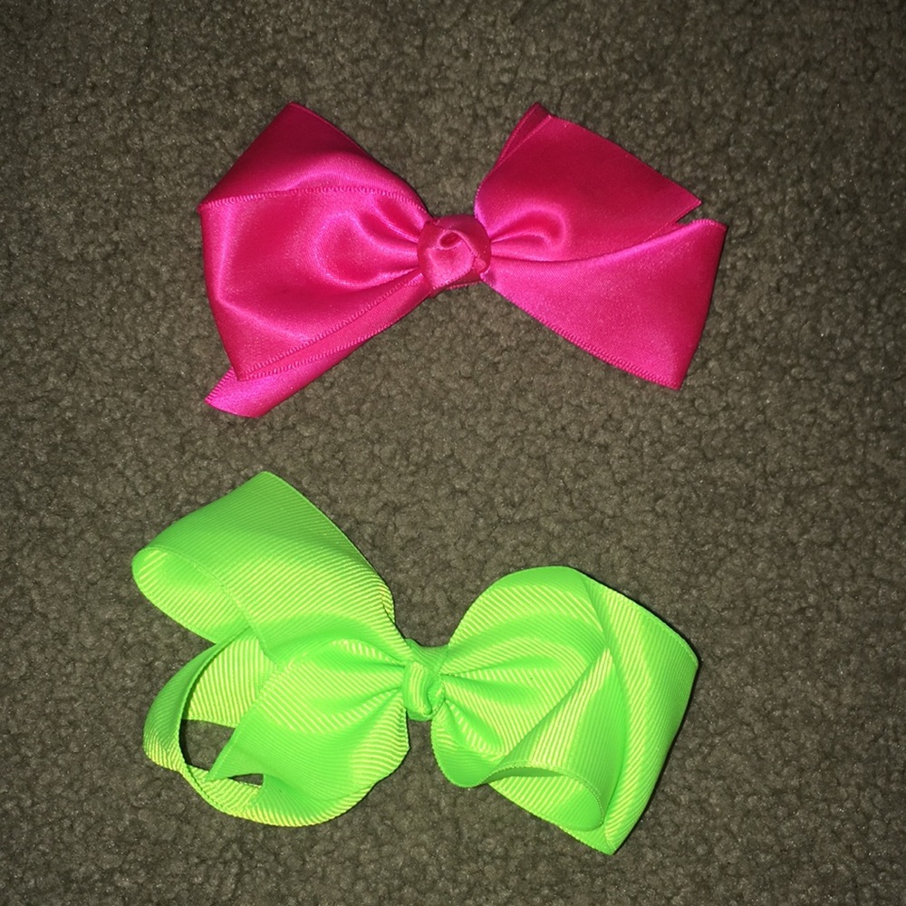 set of 2 bows